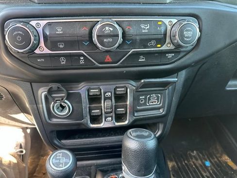 Used 2021 Jeep Wrangler Unlimited Sahara AWD/4WD image 12