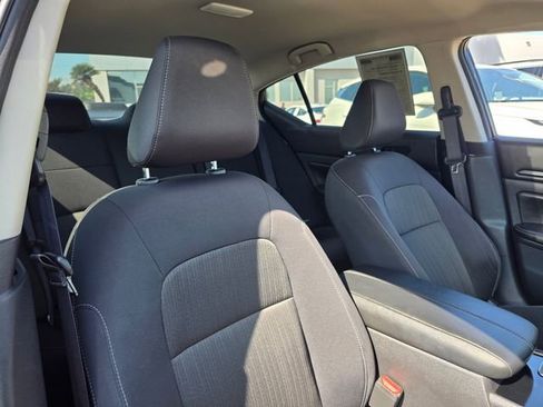 Used 2024 Nissan Altima 2.5 SV image 11