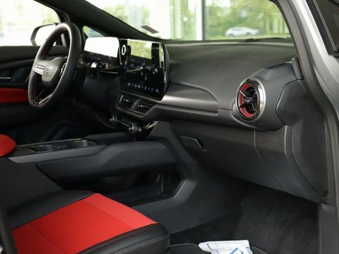 Used 2025 Chevrolet Equinox EV RS image 35