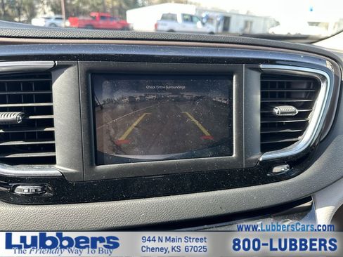 Used 2023 Chrysler Voyager LX image 17
