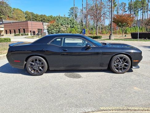 Used 2022 Dodge Challenger R/T w/ Blacktop Package image 7