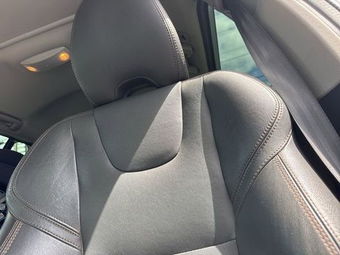 Used 2017 Volvo V60 T5 Cross Country Platinum image 5