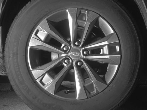 Used 2025 Chevrolet Equinox LT FWD image 18