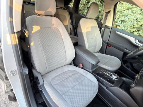 Used 2020 Ford Escape SE FWD image 19