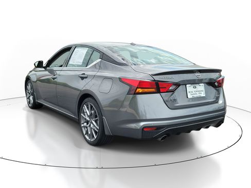Used 2024 Nissan Altima 2.0 SR FWD image 3