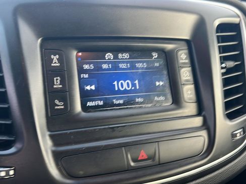 Used 2016 Chrysler 200 Limited image 25