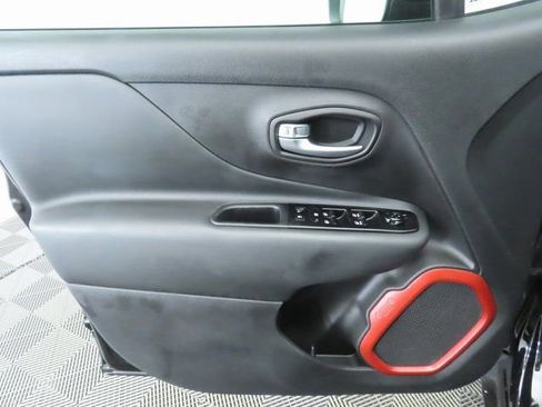 Used 2022 Jeep Renegade Trailhawk image 25