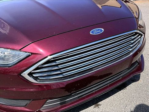 Used 2017 Ford Fusion SE w/ Fusion SE Technology Package FWD image 23