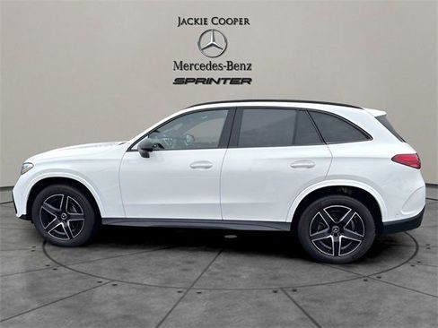 New 2025 Mercedes-Benz GLC 300 4MATIC image 2