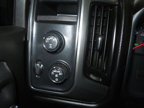 Used 2018 Chevrolet Silverado 1500 LT w/ All Star Edition image 42