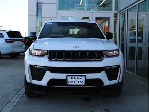 New 2026 Jeep Grand Cherokee Limited AWD/4WD image 2