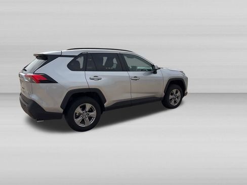 Used 2025 Toyota RAV4 XLE AWD/4WD image 5