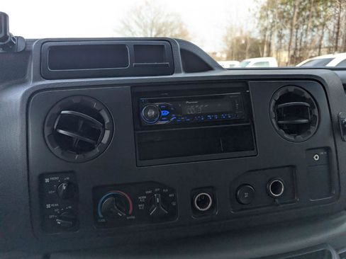 Used 2011 Ford E-350 and Econoline 350 XLT image 17