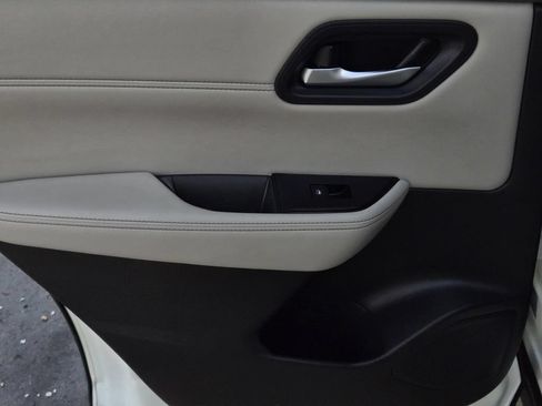 Used 2023 Nissan Rogue SV w/ SV Premium B Package FWD image 12