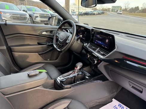 Used 2024 Chevrolet Trax RS w/ Driver Confidence Package image 45