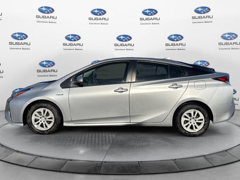 Used 2016 Toyota Prius Two FWD image 3