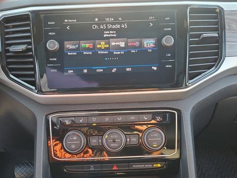 Used 2022 Volkswagen Atlas Cross Sport SE w/ Panoramic Sunroof Package image 19