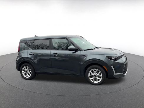 Used 2025 Kia Soul LX w/ LX Technology Package image 2