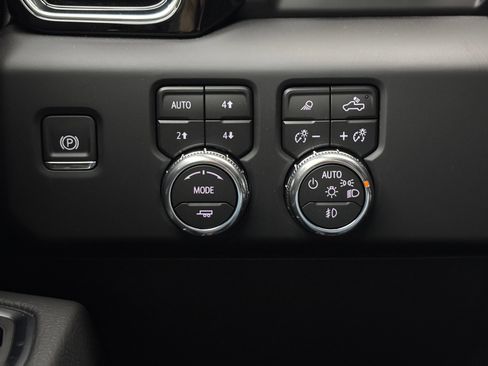 New 2026 GMC Sierra 1500 Denali w/ Technology Package AWD/4WD image 23