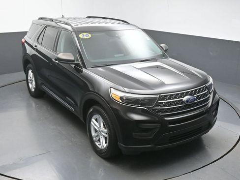 Used 2020 Ford Explorer XLT w/ Comfort Package image 46