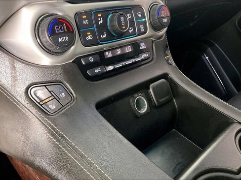 Used 2019 GMC Yukon XL SLT w/ Open Road Package AWD/4WD image 29