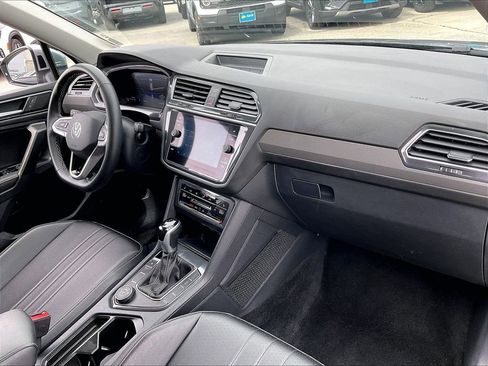 Used 2024 Volkswagen Tiguan SE image 13