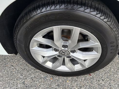 Used 2017 Volkswagen Passat 1.8T S image 31