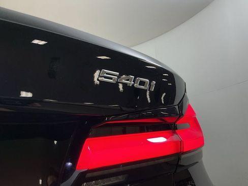 Used 2021 BMW 540i w/ Convenience Package image 9