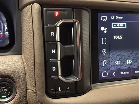 Used 2022 GMC Yukon Denali w/ Denali Ultimate Package AWD/4WD image 18