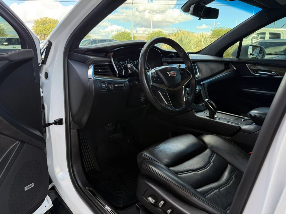 Used 2017 Cadillac XT5 Platinum w/ Driver Assist Package AWD/4WD image 39