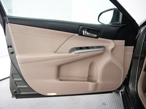 Used 2013 Toyota Camry XLE w/ Leather Pkg FWD image 44