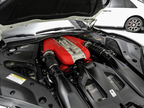 Used 2019 Ferrari 812 Superfast RWD image 58