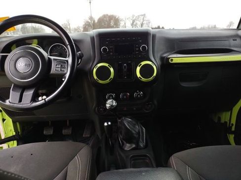 Used 2016 Jeep Wrangler Unlimited Sahara AWD/4WD image 13