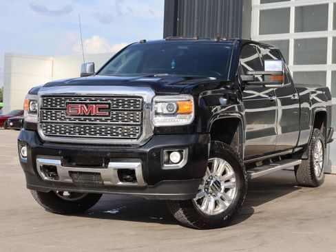 Used 2015 GMC Sierra 2500 Denali w/ Duramax Plus Package image 3