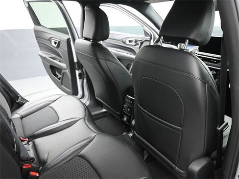 New 2026 Jeep Compass Latitude image 21