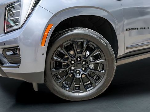 Used 2026 GMC Yukon Denali w/ Sun & Power Step Package AWD/4WD image 4