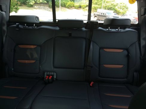 Used 2025 GMC Sierra 2500 AT4 w/ AT4 Premium Plus Package AWD/4WD image 26
