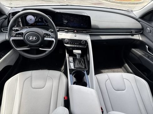 Used 2025 Hyundai Elantra Limited FWD image 22