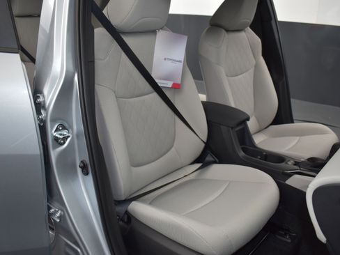 Used 2025 Toyota Corolla Cross L image 27