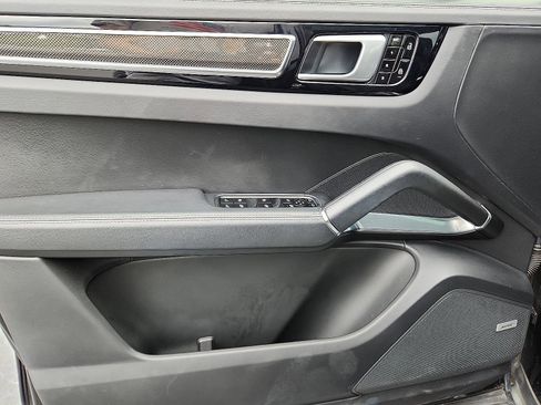 Used 2020 Porsche Cayenne Turbo image 11