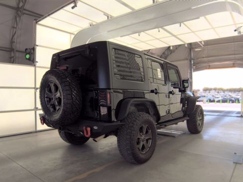 Used 2018 Jeep Wrangler Unlimited Rubicon AWD/4WD image 2