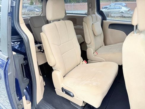 Used 2013 Dodge Grand Caravan American Value Package FWD image 12