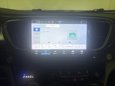 Used 2024 Chrysler Pacifica Touring-L image 36