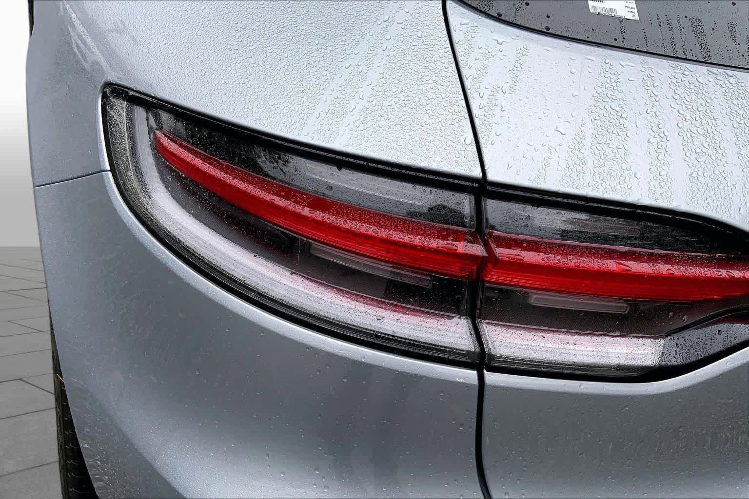 Used 2021 Porsche Macan AWD/4WD image 28