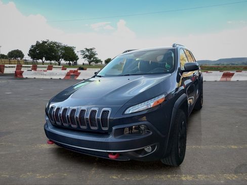 Used 2016 Jeep Cherokee Trailhawk AWD/4WD image 5