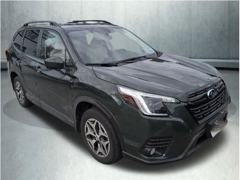 Used 2023 Subaru Forester Premium image 8