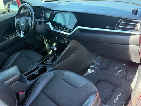 Used 2022 Kia Niro LXS FWD image 27