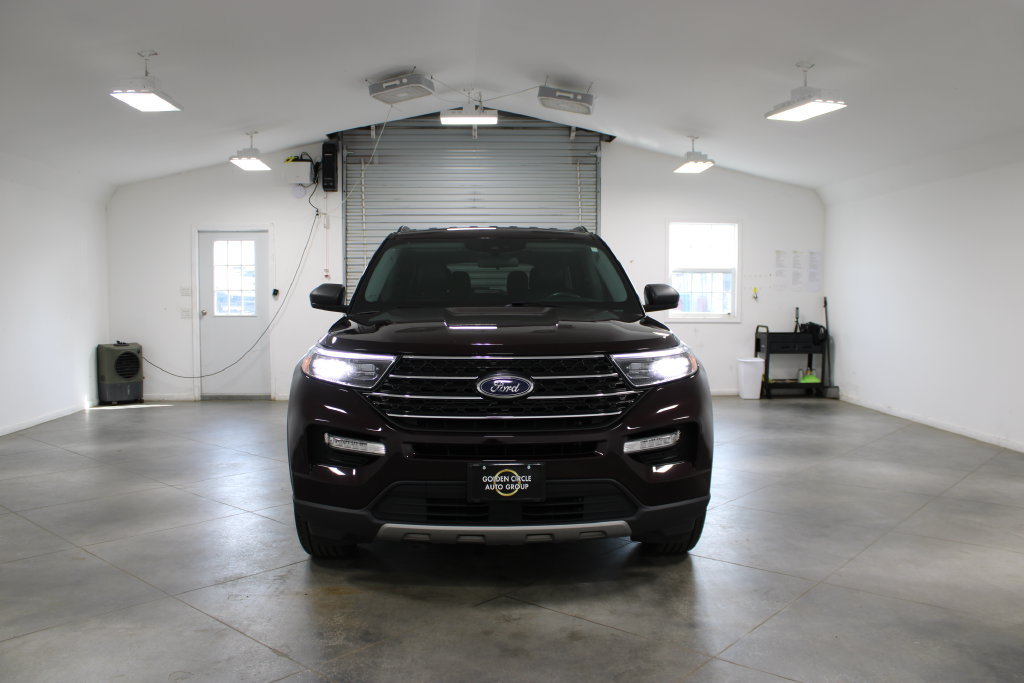 Used 2023 Ford Explorer XLT w/ Equipment Group 202A AWD/4WD image 3