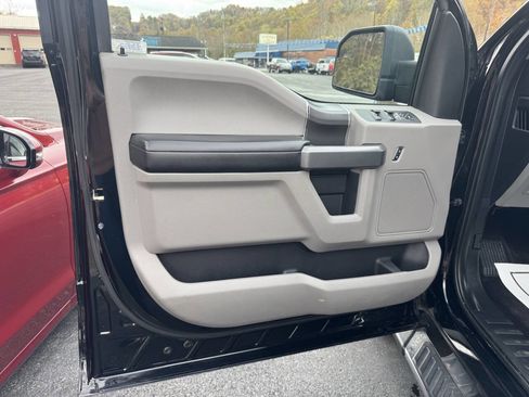 Used 2016 Ford F150 XLT w/ Equipment Group 302A Luxury image 9