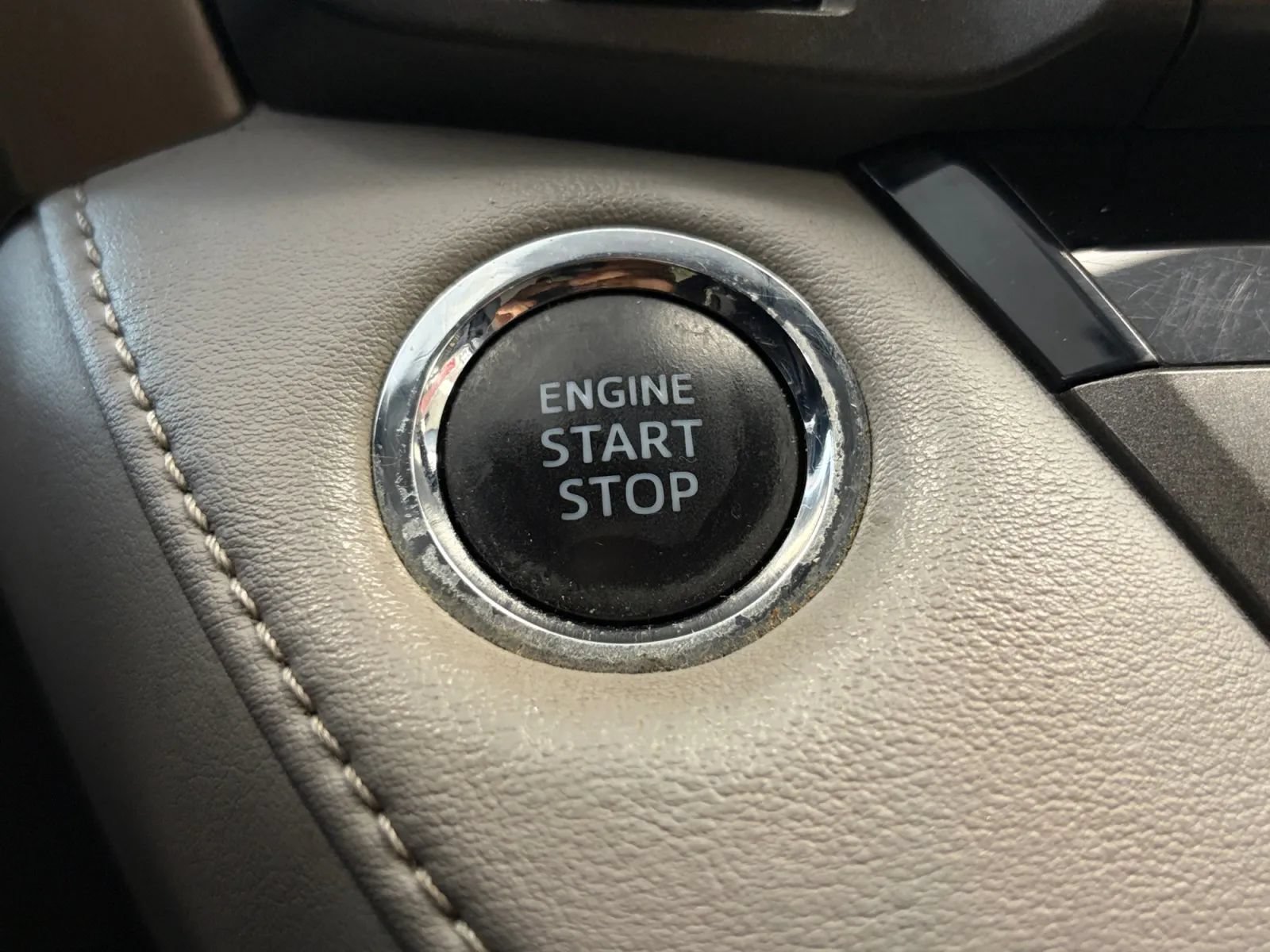 Used 2014 Toyota RAV4 Limited AWD/4WD image 26